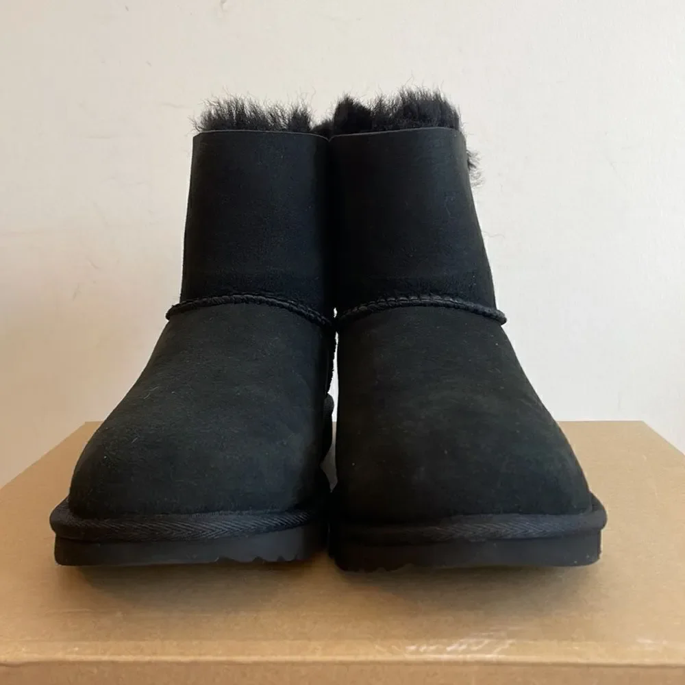 UGG Kids' Mini Bailey Bow II Boots Black USA Big Kid Size 5Y/UK 4/EU 37